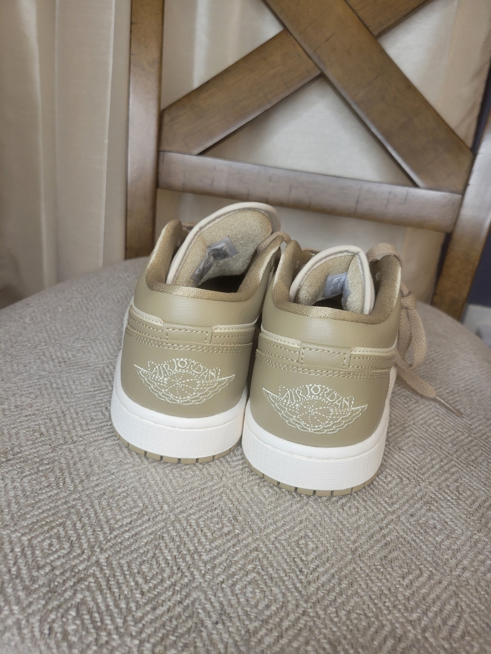 Air Jordan 1 Low - Picture 7 of 10
